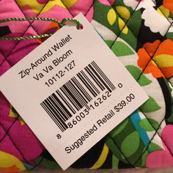 NWT Vera Bradley zip around wallet - Picture 2 of 3